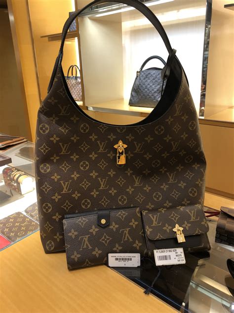 louis vuitton bags paris france.